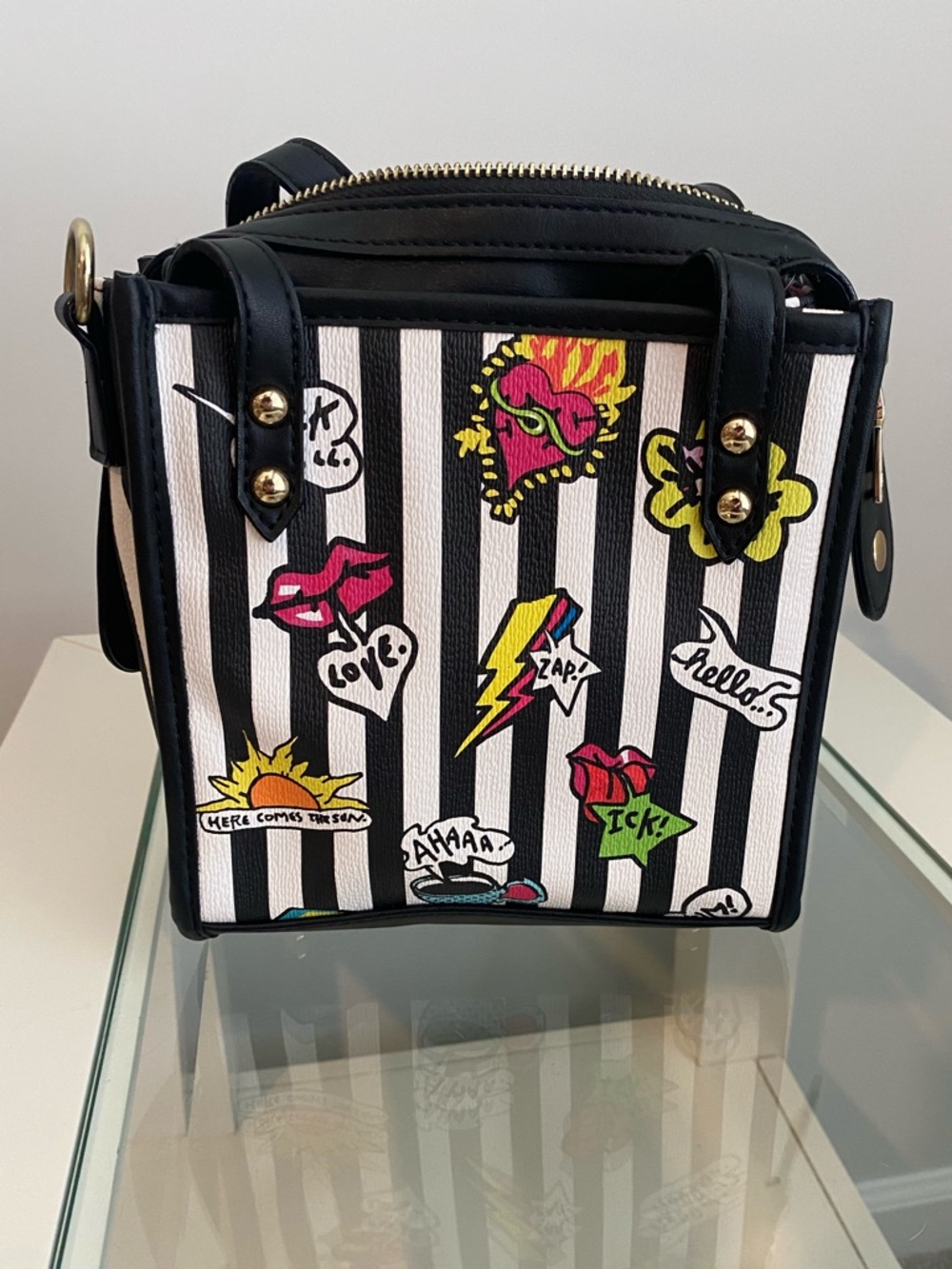 Betsey Johnson Here Comes The Sun Black Striped Crossbody Bag - Picture 2 of 7